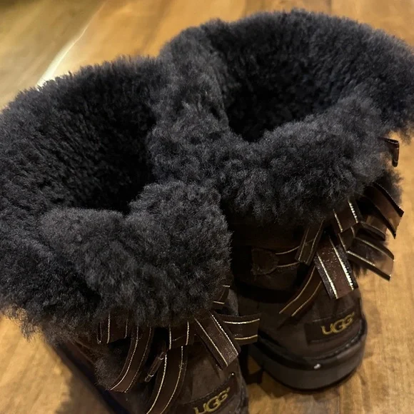 UGG Kid's Dusted Cocoa Boots - Picture 2 of 9